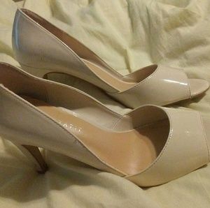 Kelly and Katie nude peep toe heels